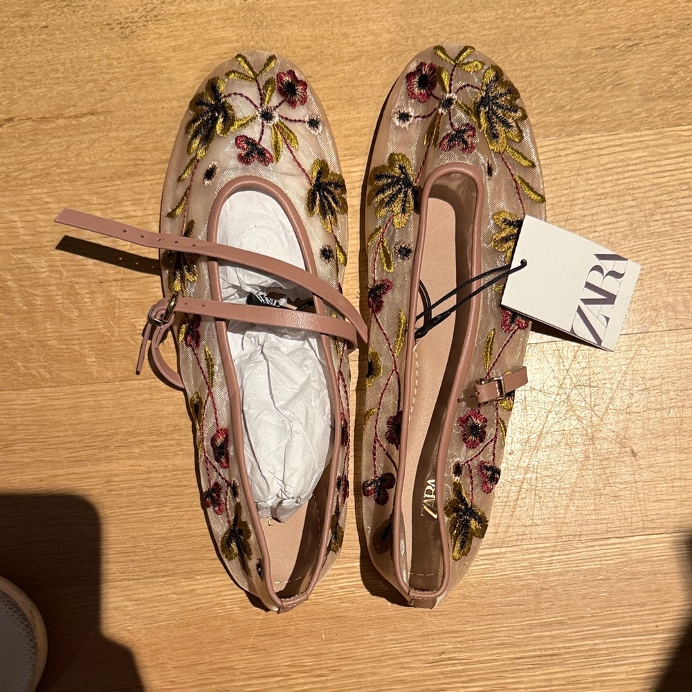 NWT Zara Women's Embroidered Flats - Blush and Yellow